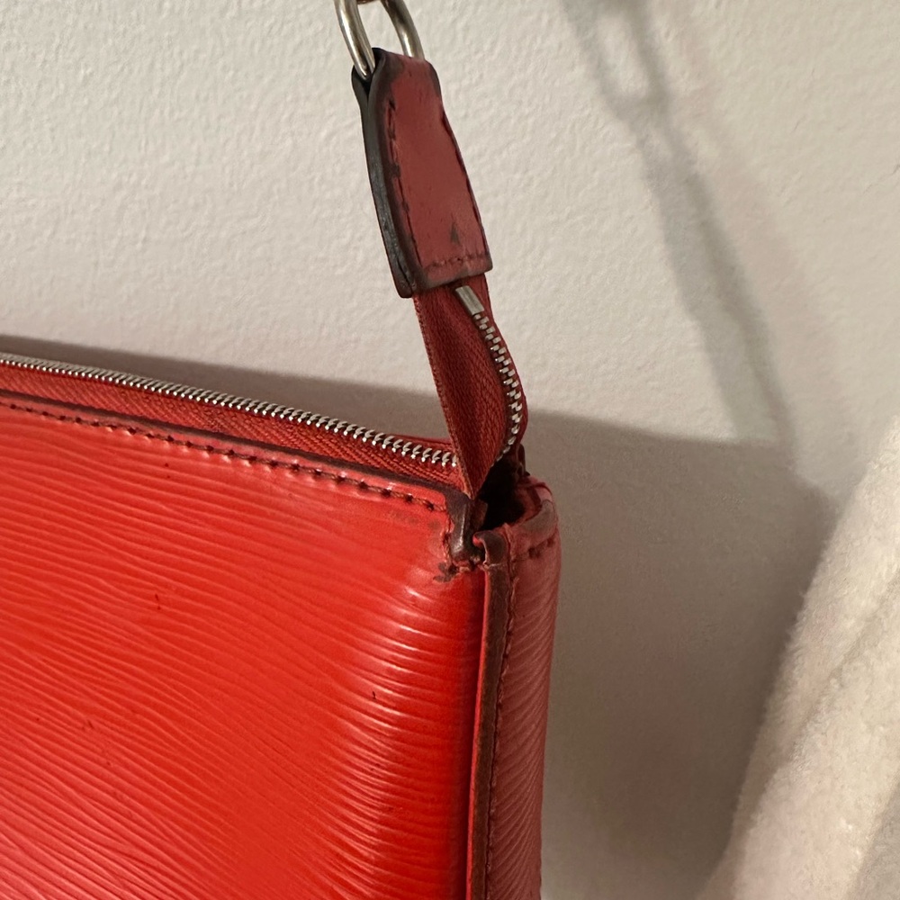Louis Vuitton Red Epi Pochette Shoulder Bag - Picture 4 of 9